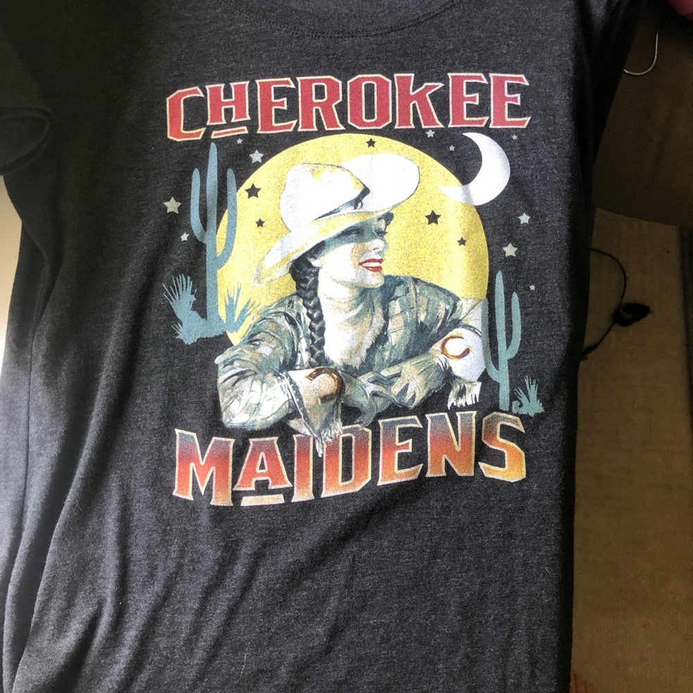 Never worn before Cherokee Maidens short sleeve retro band t shirt size xl